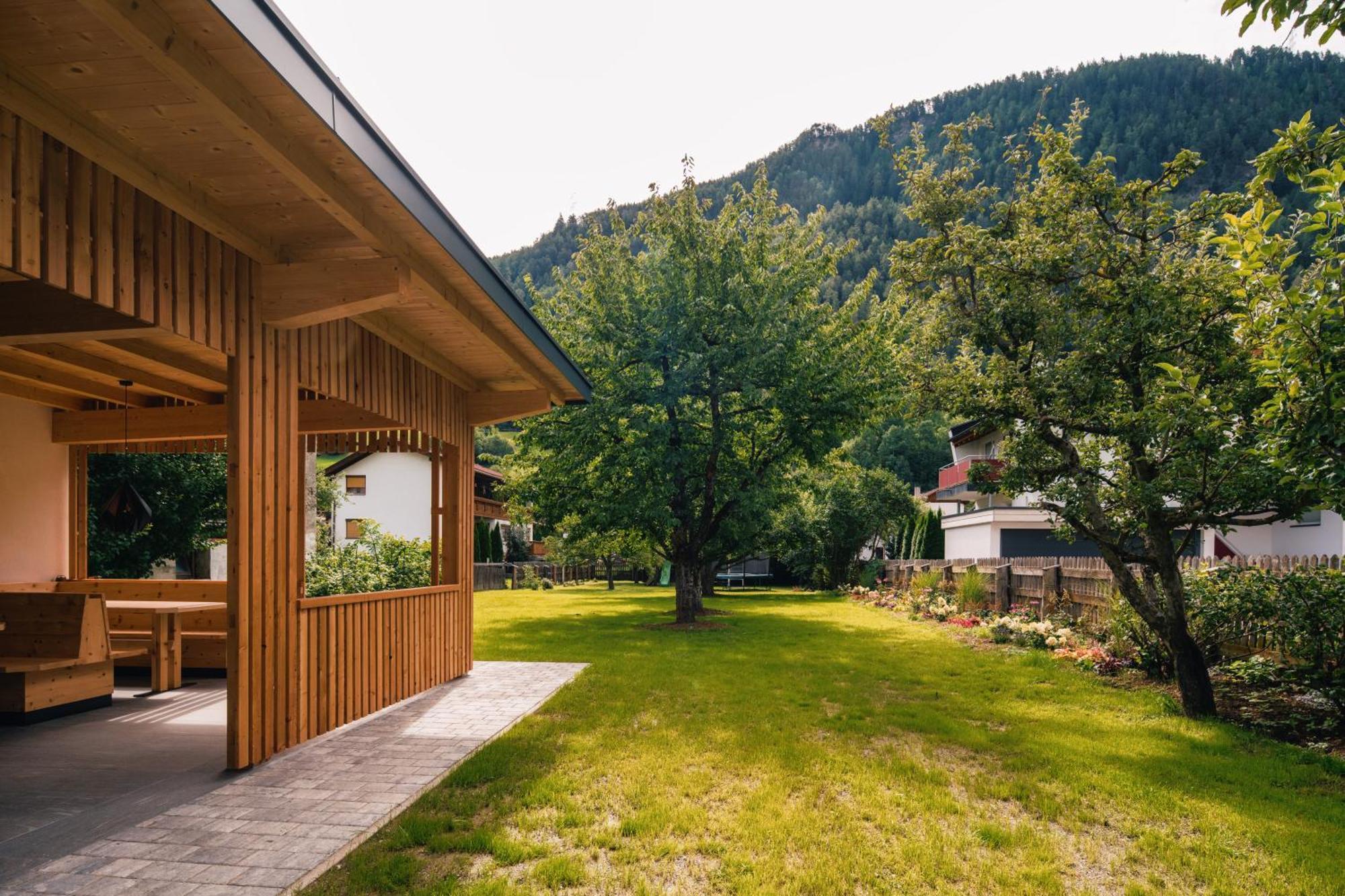 Raich Ferienwohnungen Ried im Oberinntal Exterior foto